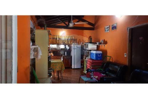 Casa con salon comercdial