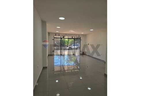 Salón comercial en alquiler – 50 m² — foto 3