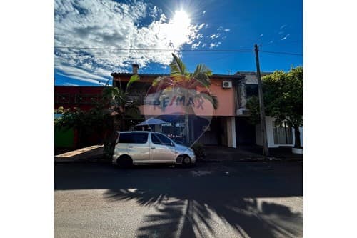 En venta casa céntrica con locales comerciales!! — foto 2