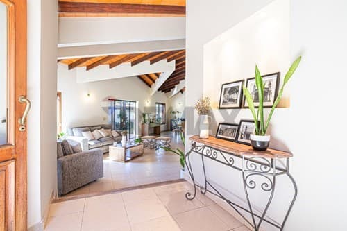 Casa con 4 Dormitorios y amplio patio en Lambaré — foto 4