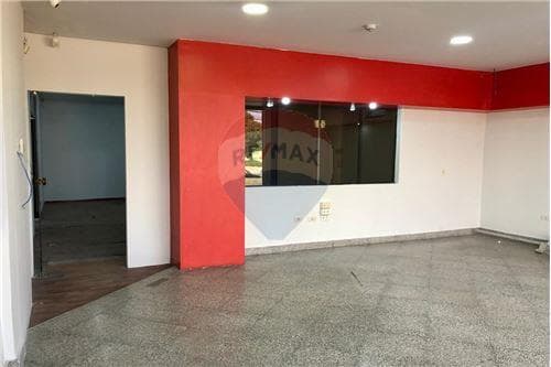 Local comercial con depósito — foto 5