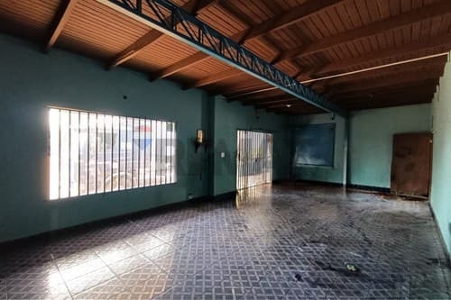 Tinglado con salón comercial en venta - Itauguá