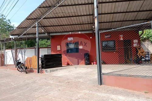 Vendo local comercial en esquina sobre acceso sur