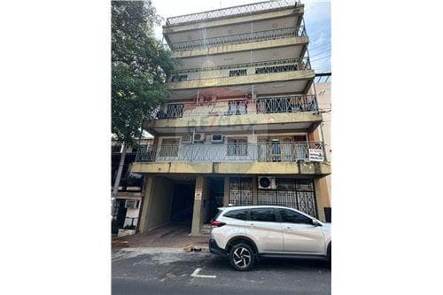 Edificio con renta. 9 dptos. y 1 local comercial — foto 2
