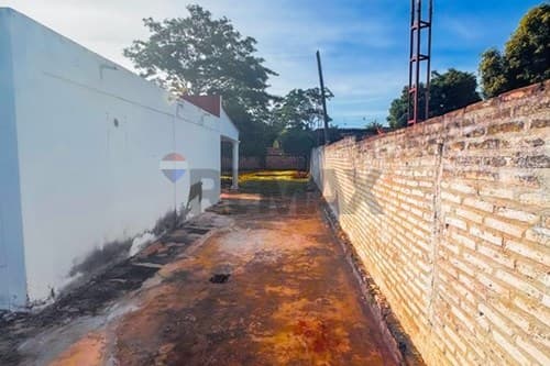 House in San Carlos, Ñemby