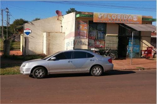 Casa con local comercial en esquina – cambyretá