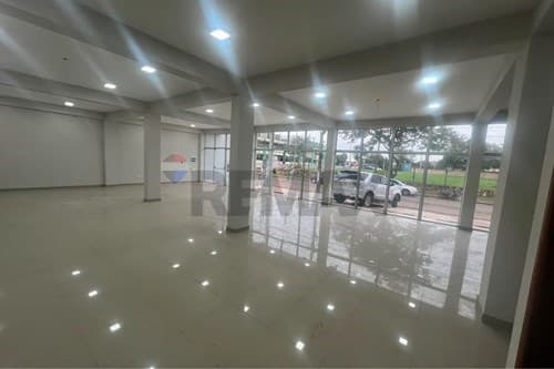 Alquiler de salón comercial en limpio