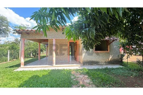 Vendo casa con imponente vista en ybycui
