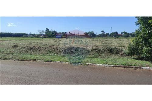 Terreno en esquina de 420 m2 en hohenau