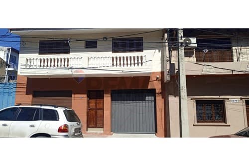 Alquilo salon en inmediaciones del ex h. Clinicas