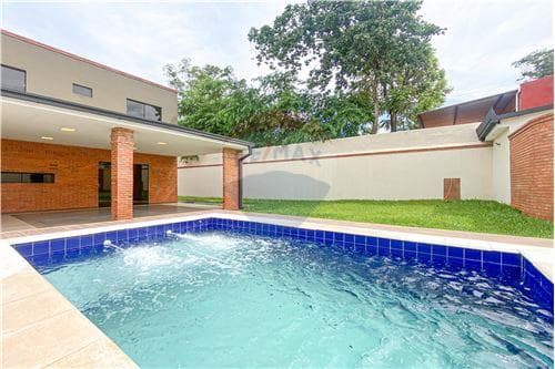 En venta amplia casa con piscina en Villa Elisa — foto 5