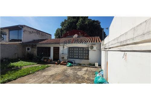 Casa a demoler ó refaccionar s/ defensores!! — foto 1