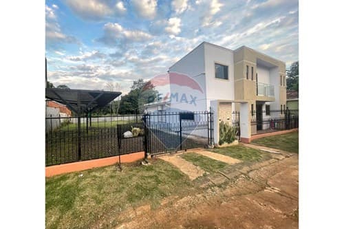 Casa en alquiler en Carmen del Paraná, WRC