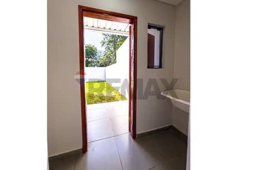 En venta Casa a estrenar en el centro de Lambaré — foto 4