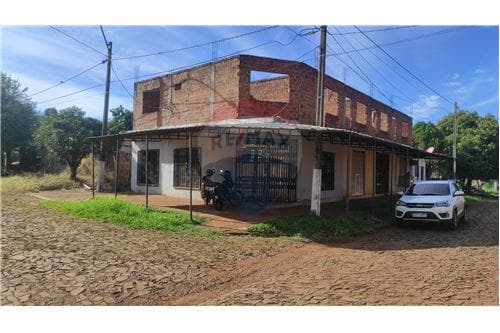 Propiedad en esquina con locales — foto 3