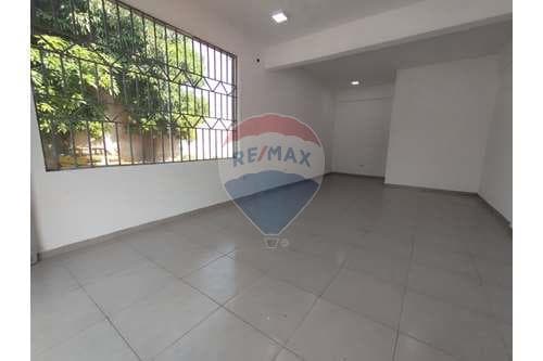 Amplio salon en San Lorenzo — foto 2