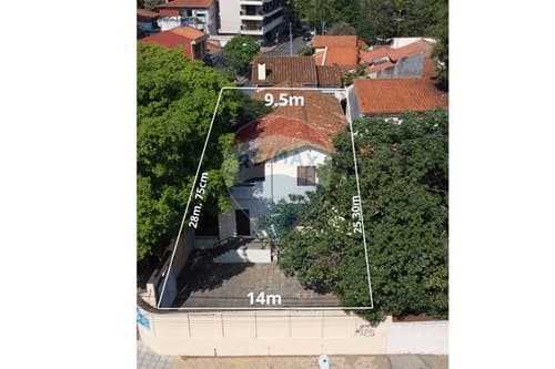 Casa titulada en esquina — foto 1