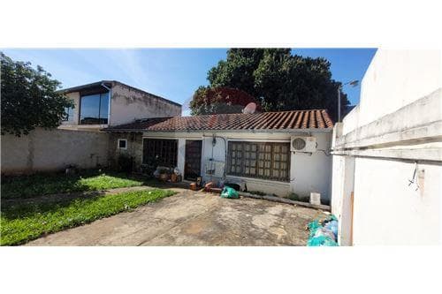 Casa a demoler ó refaccionar s/ defensores!! — foto 2