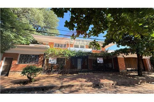 En venta residencia zona centenario