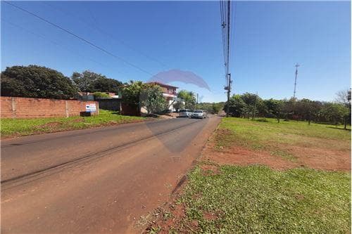 Terreno b´ santa librada sobre asfalto nuevo — foto 5