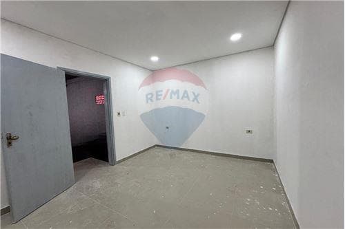 Local comercial con showroom y deposito — foto 2