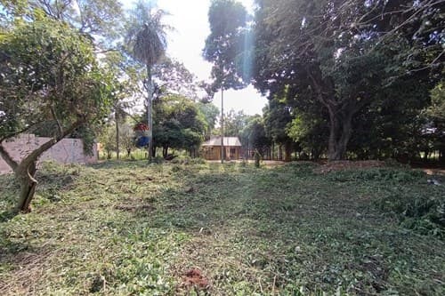 Terreno en esquina sobre asfalto - capiata — foto 2