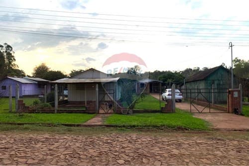 Propiedad en Bella Vista con dos casas