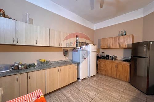Casa en esquina de 3 pisos en Mariano R.A — foto 5