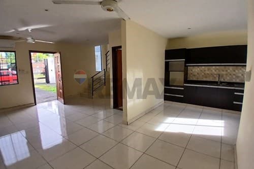 Amplio dúplex en alquiler en Villa Elisa — foto 3