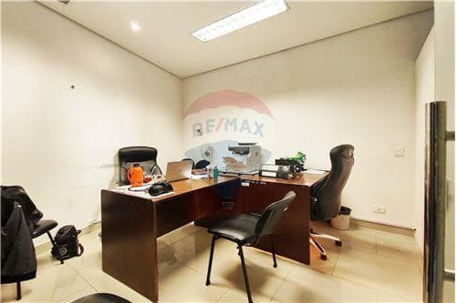 Amplia residencia para oficina sobre gral. Santos! — foto principal