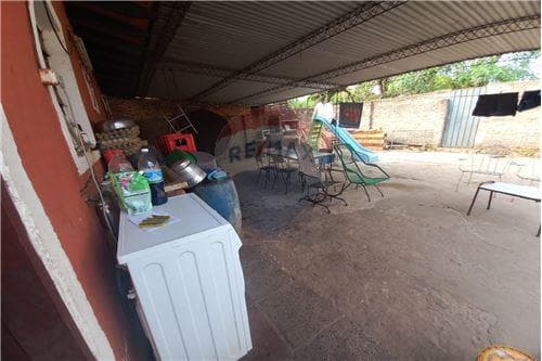 Casa con salon comercial en san antonio