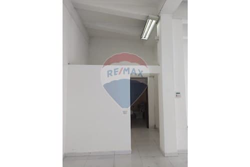 Salón Comercial en el centro de itaugua — foto 2