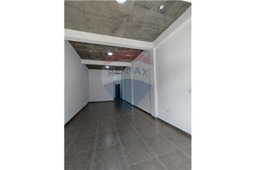 Esquina con salones comerciales ideal p/inversion — foto 2