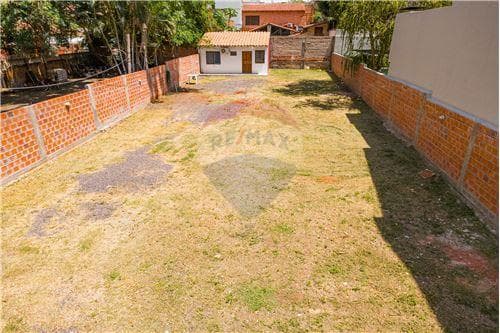 Hermoso terreno amurallado en zona residencial