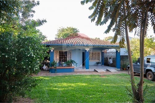 Casa con excelente ubicacion en barrio santa ana