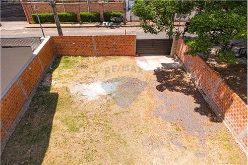 Hermoso terreno amurallado en zona residencial — foto 2