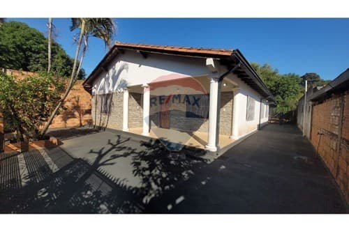 Move Into Your Dream Home in Caaguazú! 🏡✨ — foto 1