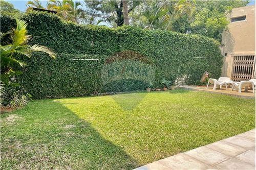 Amplia residencia en barrio Villa Morra !!! — foto 1
