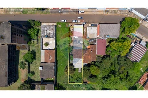 Casa en Alto Paraná, CDE: Tranquilidad y Acceso