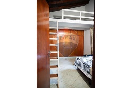 Casa con excelente ubicacion en barrio santa ana, foto 4