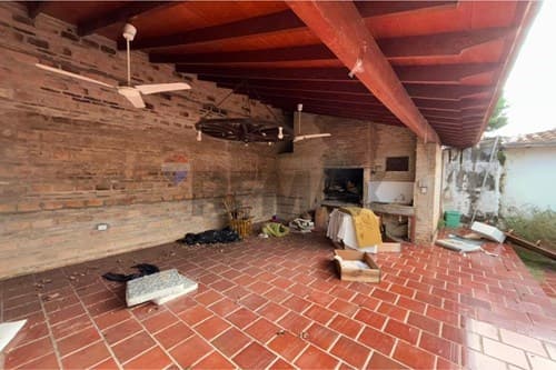 En venta - casa a refaccionar en Lambaré