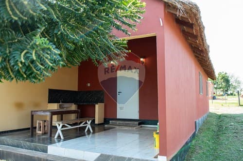 Rustic Living, Modern Comfort – Caazapá