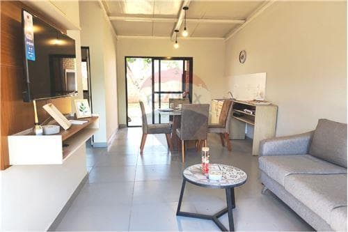 Casa tipo duplex moderna y amoblada en aregua — foto 2