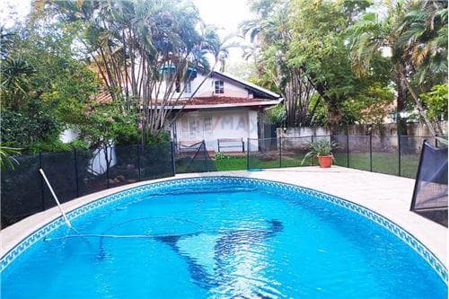 Casa con terreno de 1309 m2 en esquina — foto 3