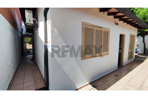 En alquiler casa para oficina o uso comercial — foto principal