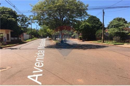 Amplio lote en venta con 3 frentes — foto 4