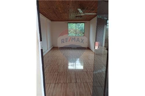 "Espaciosa Casa en Venta en Encarnación" — foto 5
