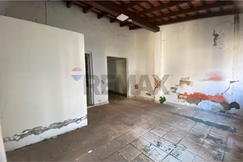 En el centro de asuncion casa a refaccionar, foto 2