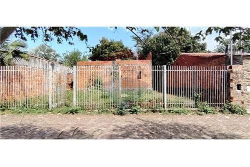 Venta terreno amurallado y construcción a terminar