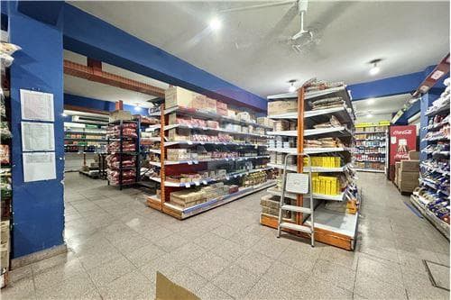 Local comercial sobre av. Perú — foto 4